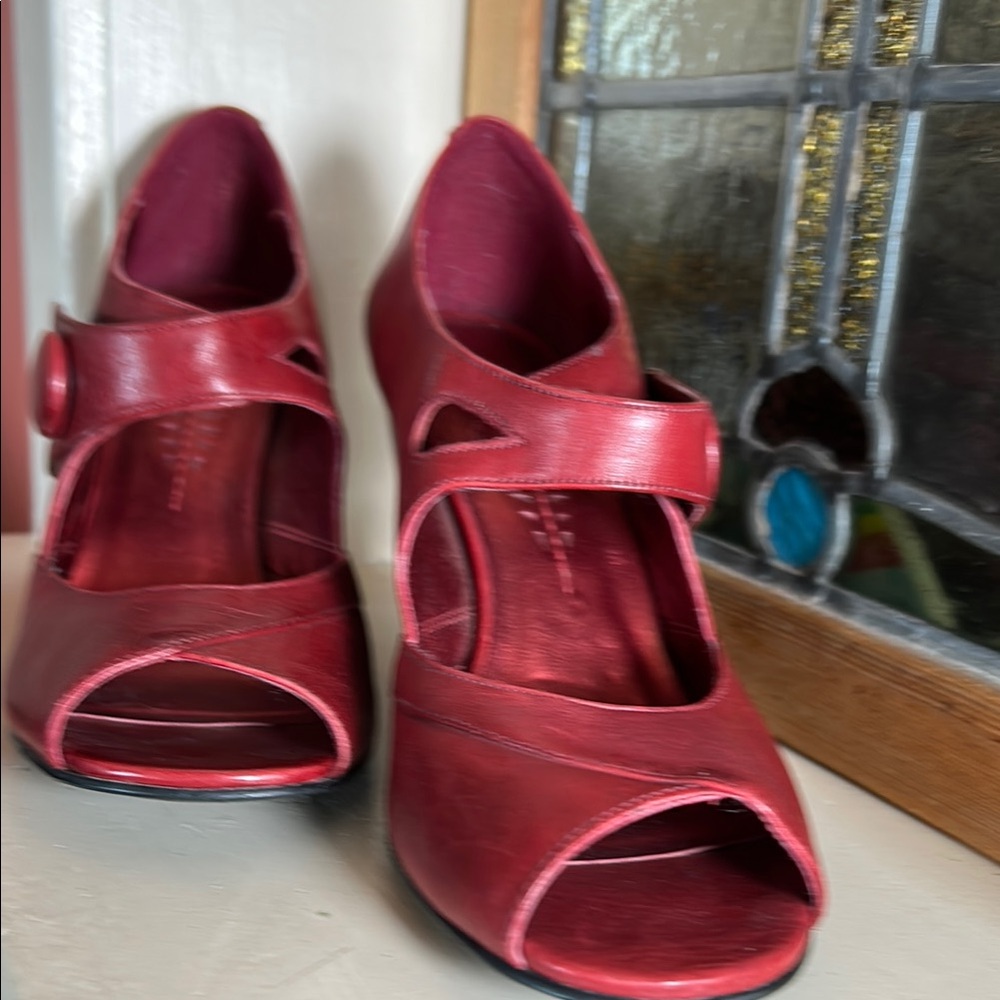 Bronx Rita Heels - Picture 2 of 8